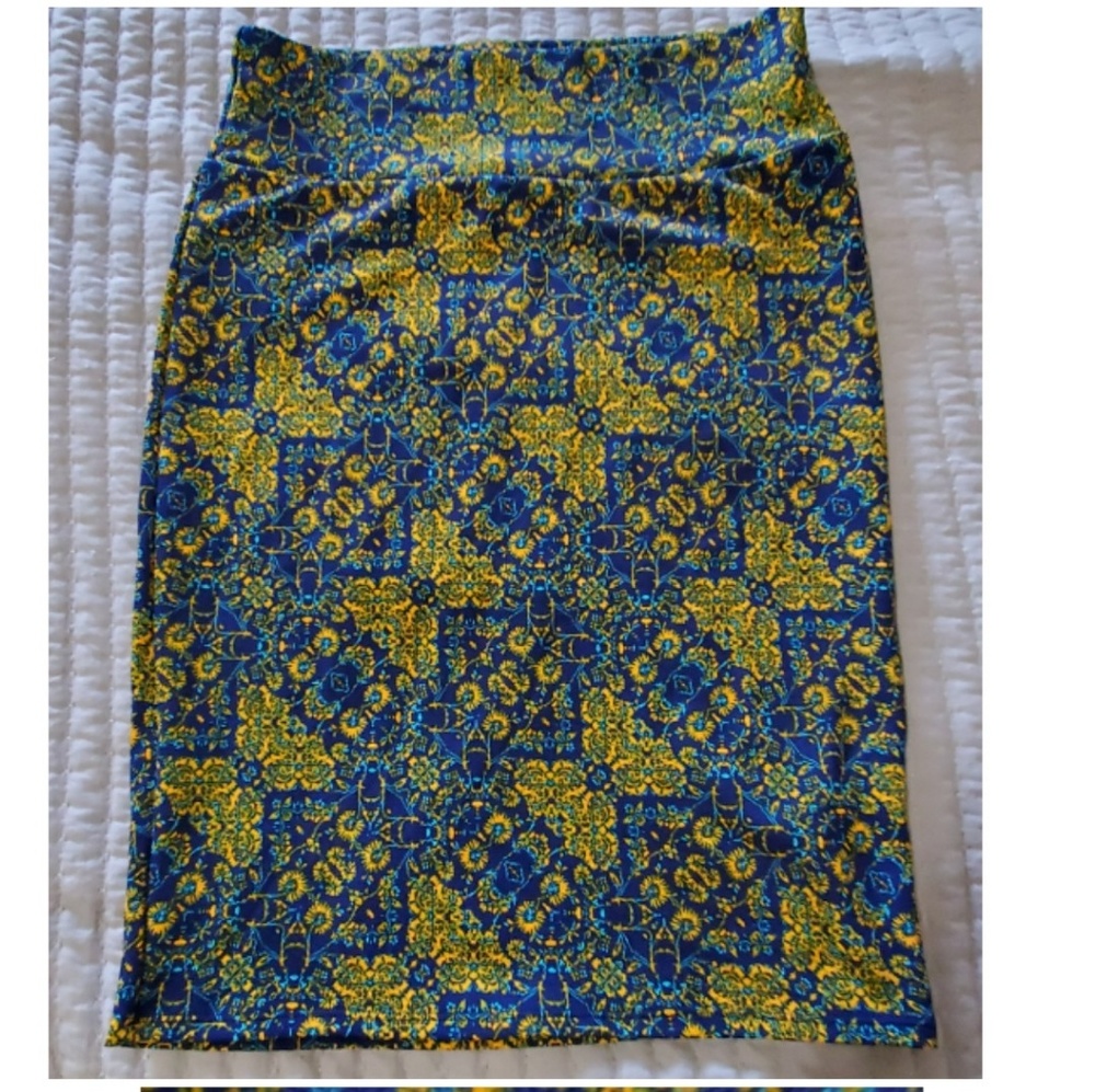 Lularoe Blue and Yellow Cassie size Large